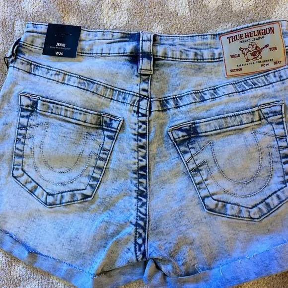 True Religion Jennie Curvy Mid Rise Short - Picture 2 of 5